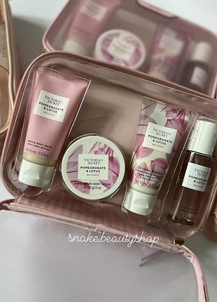 Подарунковий набір pomegranate & lotus victoria's secret calm starter kit pomegranate& lotus спрей міст лосьйон скраб гель душу vs оригінал