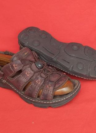 Шкіряні сандалі-шльопанці clarks active air коричневі