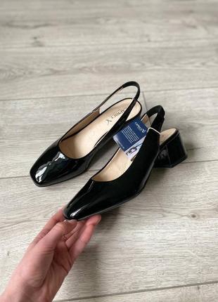 Босоножки кожаные оригинал caprice гг.37
