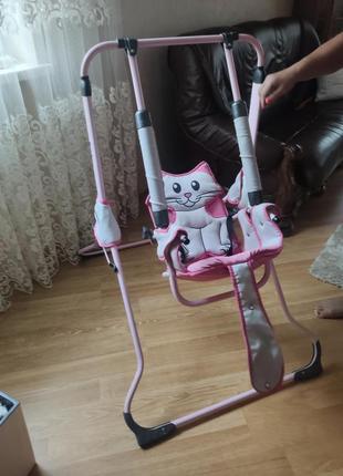 Гойдалка дитяча в доброму стані