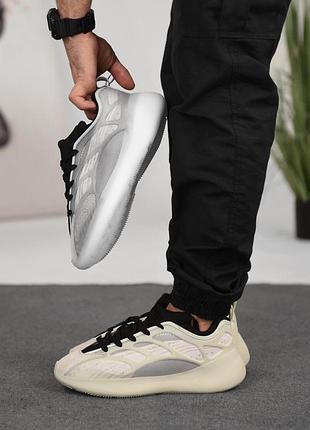 Кроссовки в стиле adidas