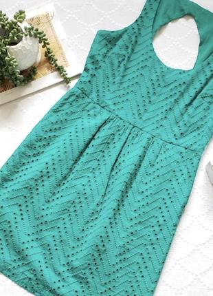 Трендовое платье зеленое модное прошва вышитое шитье красивое выбитое oldnavy