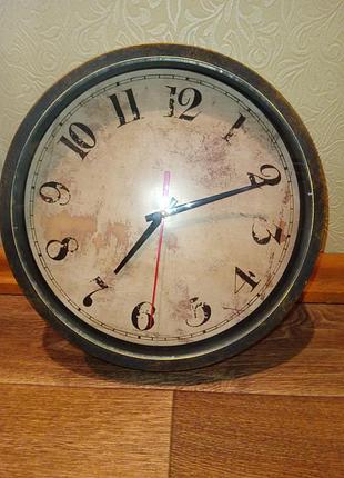 Настінний годинник
