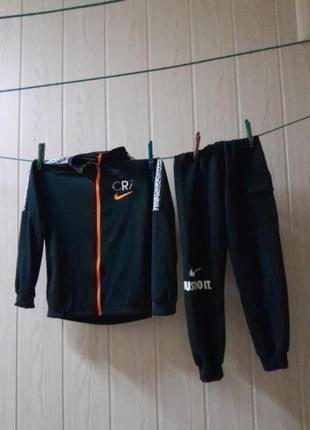 Класний спортивний костюм від dri-fit,на ріст
122--128см,xs