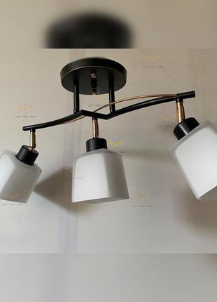 Люстра на 3 лампочки з направляючими плафонами