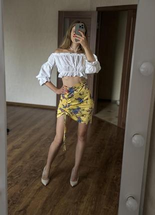 Стильная желтая юбка миди с цветами размер xs-s с разрезом4 фото