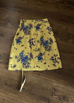 Стильная желтая юбка миди с цветами размер xs-s с разрезом8 фото
