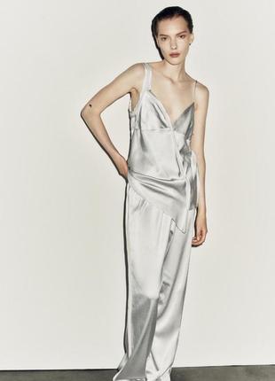 Сірий костюм із топом і штанами в піжамному стилі zara