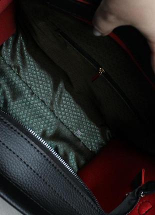 Жіноча стильна та якісна сумка зі штучної шкіри чорна з червоним6 фото