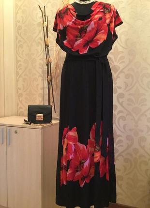 Красивою нарядное платье большого размера