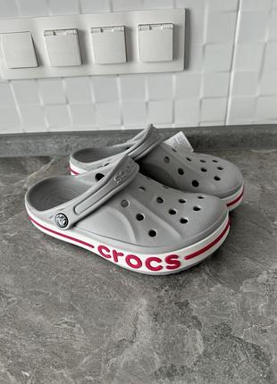 Продам нові crocs w10