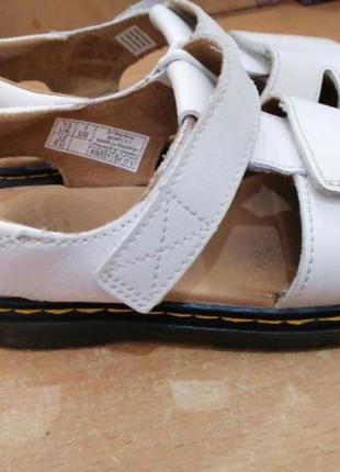 Босоніжки на дитину. dr. martens
