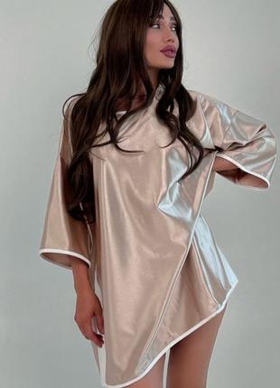 Костюм атласный спортивный футболка туника шорты бермуды на резинке шнурки со стразами свободный шелковый комплект изумруд синий беж пудра