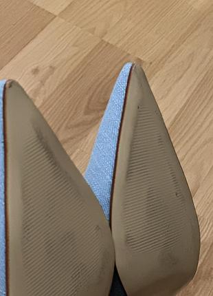 Босоніжки з відкритою пʼяткою