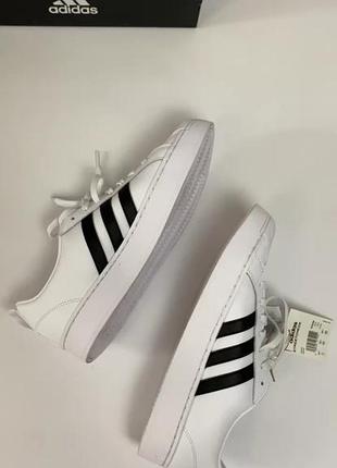 Adidas streetchek