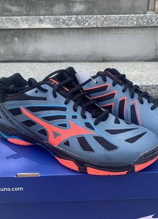 Кроссовки женские mizuno wavehurricane 3