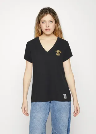 Снижка женская черная футболка levi’s