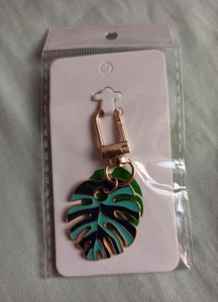 Стильный металлический брелок лист