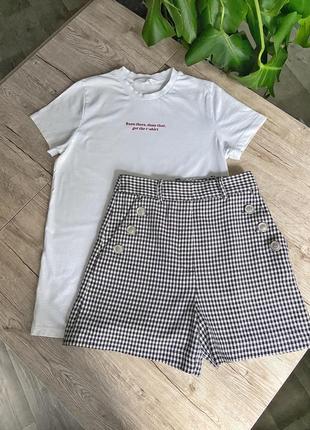 Стильні базові шортики від бренду zara