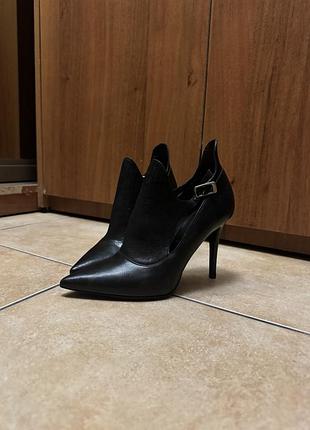 Шкіряні туфлі