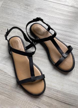 Шкіряні босоніжки clarks