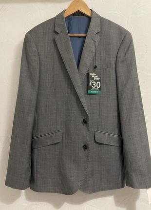 Новый мужской пиджак в деловом стиле