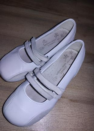 Туфли спортивные женские кожаные