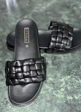 Шльопанці жіночі р.39