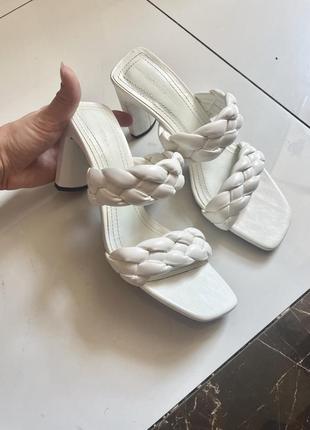 Босоніжки bershka плетені, коса, шлепанці