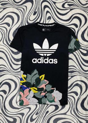 Женская футболка adidas