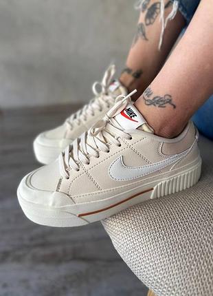Трендовые кроссовки nike court