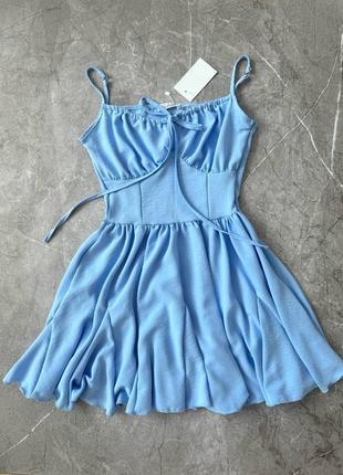 Легеньке літнє плаття на бретельках