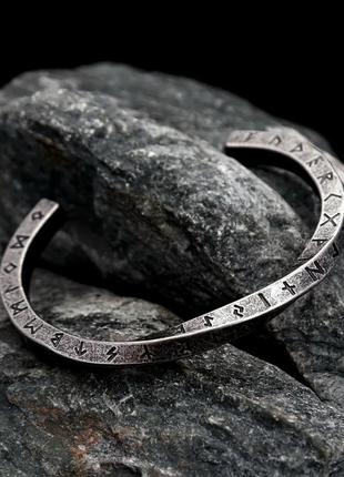 Чоловічий браслет на руку від самого вікінга "runes&v" у скандинавському стилі з рунами