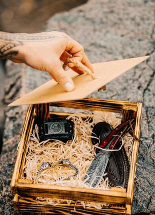 Чоловічий браслет на руку від самого вікінга "runes&v" у скандинавському стилі з рунами