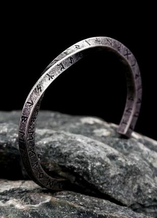 Эксклюзивный браслет от самого викинга "runes&v" в скандинавском стиле с рунами