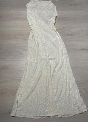 Молочна сукня у ніжно-жовтий принт