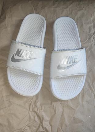 Шльопанці nike benassi 343881-102 (40,5 розмір)