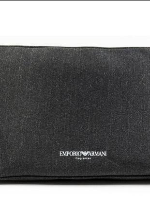 Косметичка от emporio armani.
