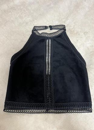 Чорний бархатний топ з голою спинкою