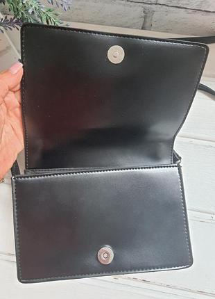 Маленька чорна сумка крос-боді