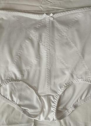 Высокие утягивающие белые трусики для коррекции фигуры