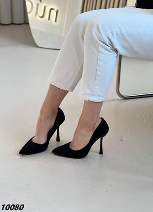 Черные невероятные туфли с острым носом на каблуке