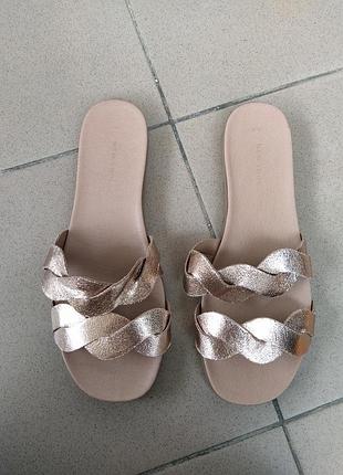 Шльопанці new look.