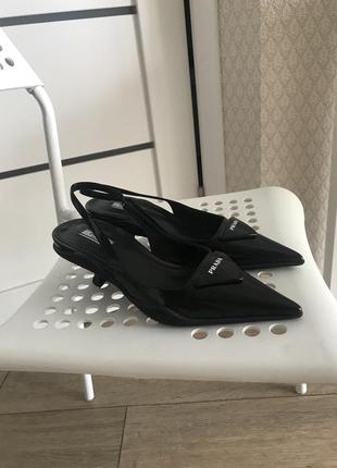 Босоніжки нові prada