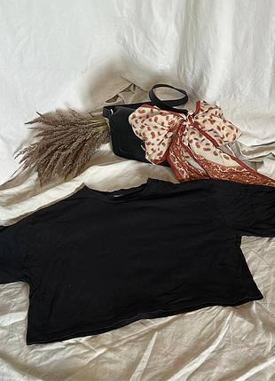 Чорний кроп- топ