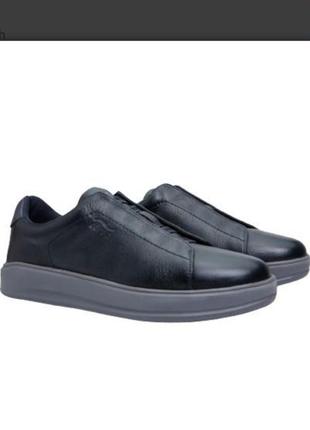 Шкіряні кросівки bata. 646
