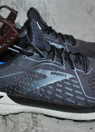Brooks сірі кросівки 45-й розмір 8