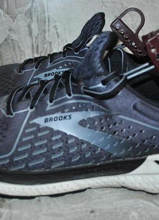 Brooks сірі кросівки 45-й розмір 7