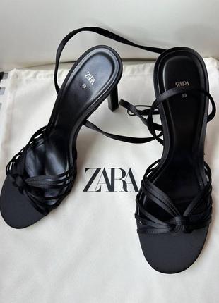 Чорні босоніжки туфлі zara з вузлом