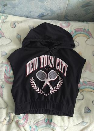 Топ з капюшоном